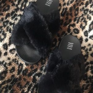 Fur criss cross slides